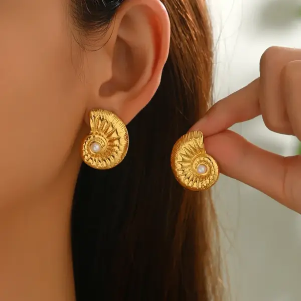 304 Stainless Steel Flower PVD Coated Real Gold Plated 18K Gold Vintage Style Simple Style Waterproof Non Tarnish Ear Studs
