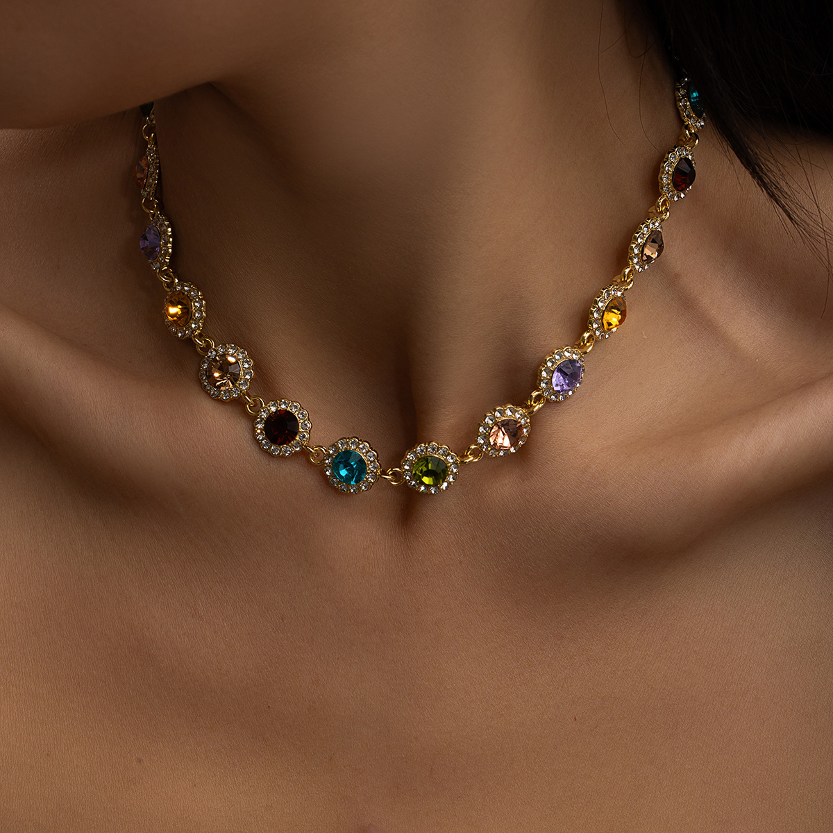 Wholesale Retro Light Luxury Colorful Diamond Water op Round Clavicle Chain Niche Personality Ser Flash High-grade Elegant Necklace
