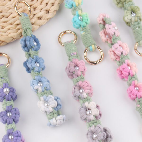 Wholesale New pure hand-woven gradient daisy key chain INS cotton rope key lanyard key pendant jewelry
