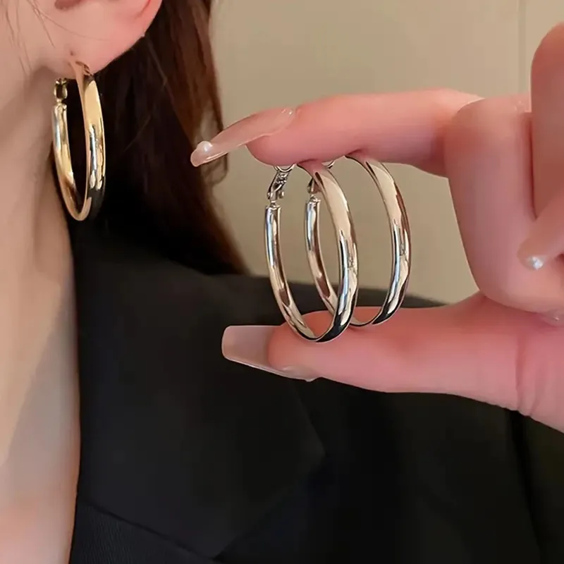 Wholesale 1 Pair Simple Style Round 304 Stainless Steel 18K Gold Plated Earrings