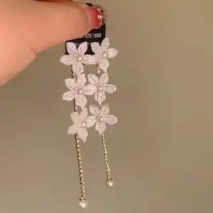 96# Silver Needle-Gold-White-Lily