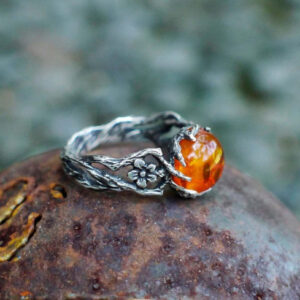 Wholesale temu best selling cross-border new Thai silver water drop amber wax jewelry inlaid with flowers simple temperament ring manufacturers