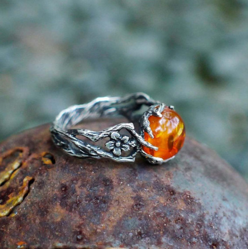 Wholesale temu best selling cross-border new Thai silver water drop amber wax jewelry inlaid with flowers simple temperament ring manufacturers