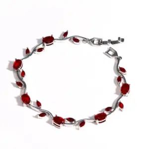 Red Zirconia. White / Gold