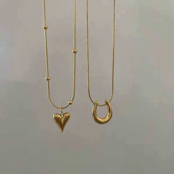 Wholesale Ion Plating (IP) Geometric Heart Shape 304 Stainless Steel Simple Style Classic Style Commute Waterproof Non Tarnish 304 Stainless Steel Pendant Necklace