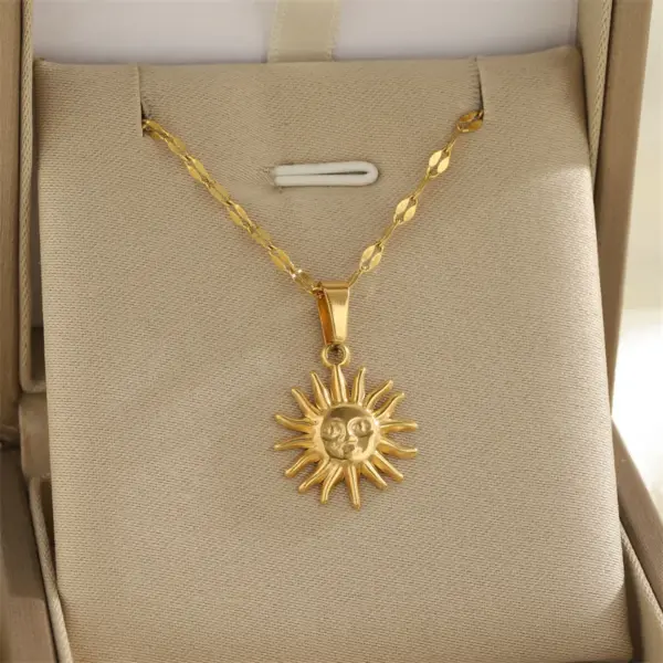 Wholesale Ion Plating (IP) 18K Gold Plated 18K Gold Sun Heart Shape Bow Knot 201 Stainless Steel 304 Stainless Steel Simple Style Classic Style 201 Stainless Steel Pendant Necklace