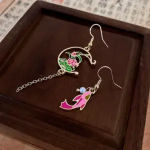 130# Ear Hook-Gold-Pink-Goldfish