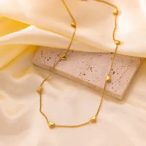 Qyh24 Horizontal Eight Heart Necklace / Gold