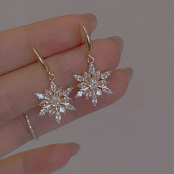 Wholesale fashion elegant snowflake Christmas earrings