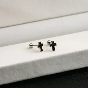 E5766-13/Thick Cross