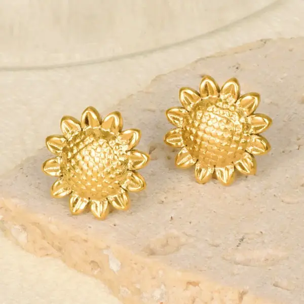 Wholesale PVD Coated Real Gold Plated Sunflower 304 Stainless Steel Simple Style IG Style Waterproof Non Tarnish Ear Studs