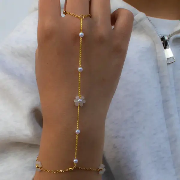 Wholesale Handmade Crystal Beads Natural Crystal Flower Vacuum Plating (In Furnace) 18K Real Gold Plated 304 Stainless Steel Material Interlocking Bracelet Women's Bracelet Trending Now