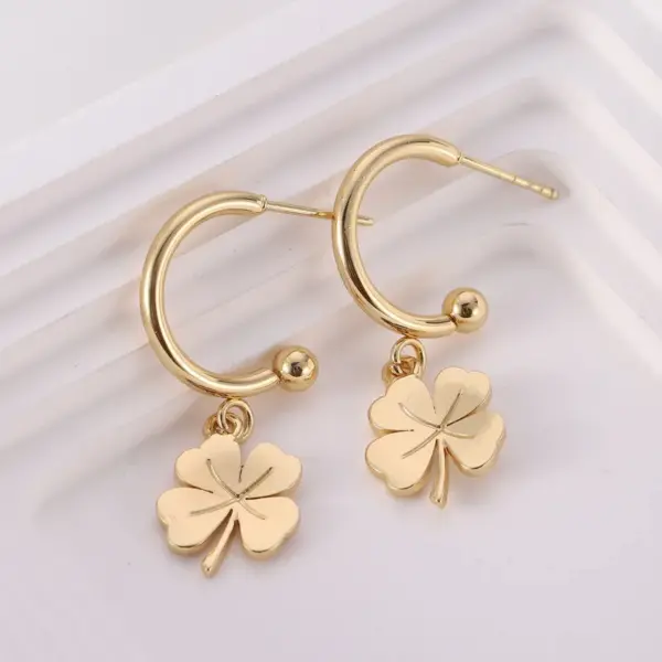 Wholesale 1 Pair Simple Style Four Leaf Clover Flower Plating Titanium Steel Earrings