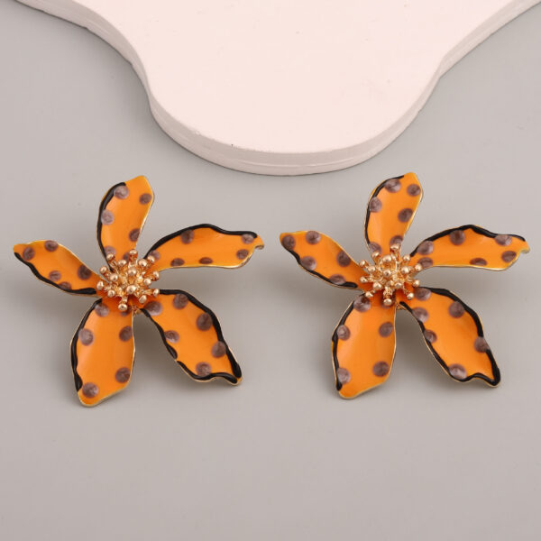 oly-4b09b516077f0228caa7b3a34c5a91c5 Wholesale fashion personality temperament creative oil flower earrings exaerated wave int alloy earrings for women