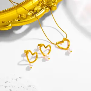 Love Hanging Pearl Set