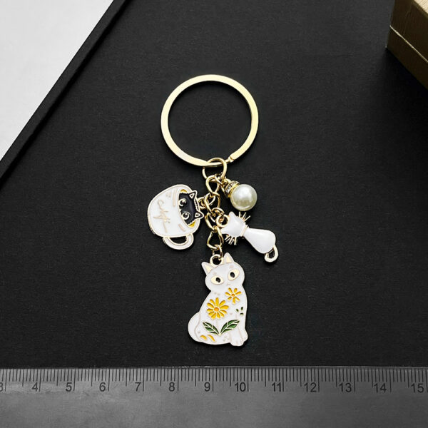 Wholesale Cross-border Hot Cartoon Oil Dropping Pearl Tea Cup White Cat Keychain Metal Alloy Bag Jewelry Pendant