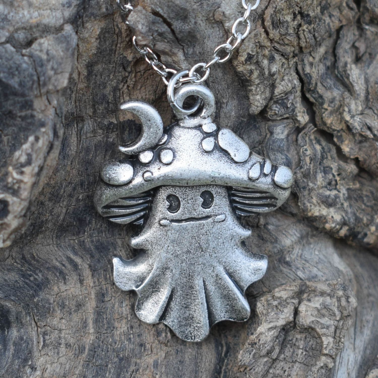 Wholesale Creative Retro Style Retro Magic Moon Grilled Mushroom Pendant Women Cute Cute Party Bodhi Necklace