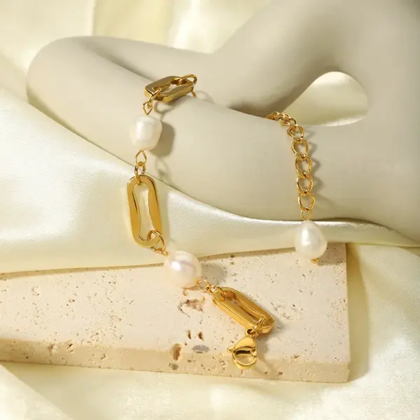 Wholesale PVD Coated Real Gold Plated 18K Gold Solid Color 201 Stainless Steel Freshwater Pearl Cute Wedding Bridal Waterproof Non Tarnish 201 Stainless Steel Lobster Trigger Clasp Closure Bracelets