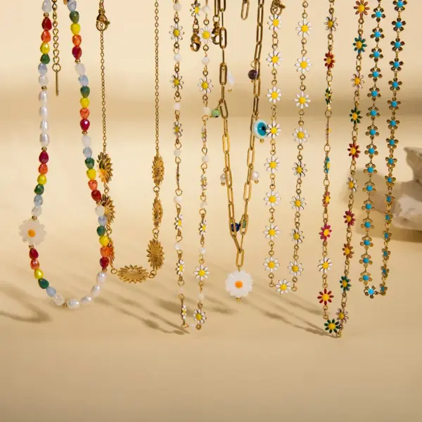 Wholesale 304 Stainless Steel Colorful Daisy PVD Coated 18K Real Gold Plated Real Gold Plated Sweet Classic Style Waterproof Non Tarnish Beaded Enamel Colour Necklace