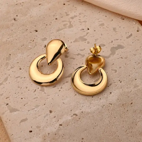 Wholesale 1 Pair/Package Casual Modern Style Ring Handle Polishing Plating 201 Stainless Steel 18K Gold Plated Earrings