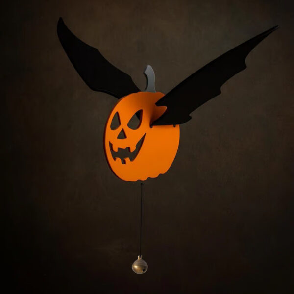 Wholesale Hand-carved flying bat pumpkin-wood hanging