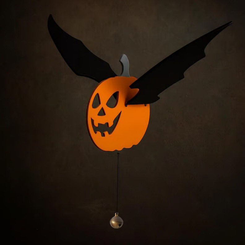 Wholesale Hand-carved flying bat pumpkin-wood hanging