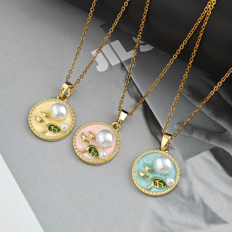 Wholesale Niche French Retro Round Pearl Necklace for Women, Fashionable Light Luxury Enamel Clavicle Chain, Exquisite Leaf Versatile Aessory