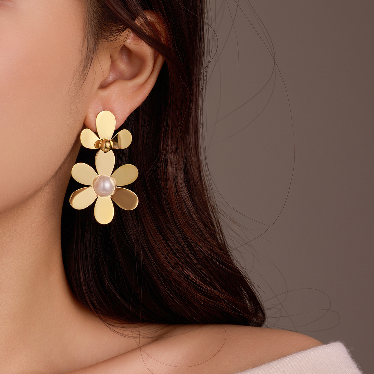 Wholesale Cross-Border Customized Stainless Steel Earrings, Gold and Sier Flower-Shaped Flakes, but Fashionable and High-End Titanium Steel Earrings f