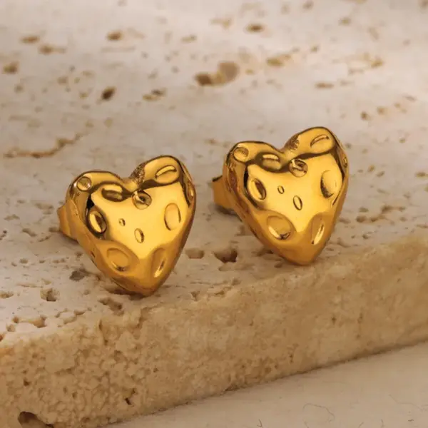 Wholesale 304 Stainless Steel Heart Shape PVD Coated Stone-Free 18K Real Gold Plated Simple Style Classic Style Ear Studs