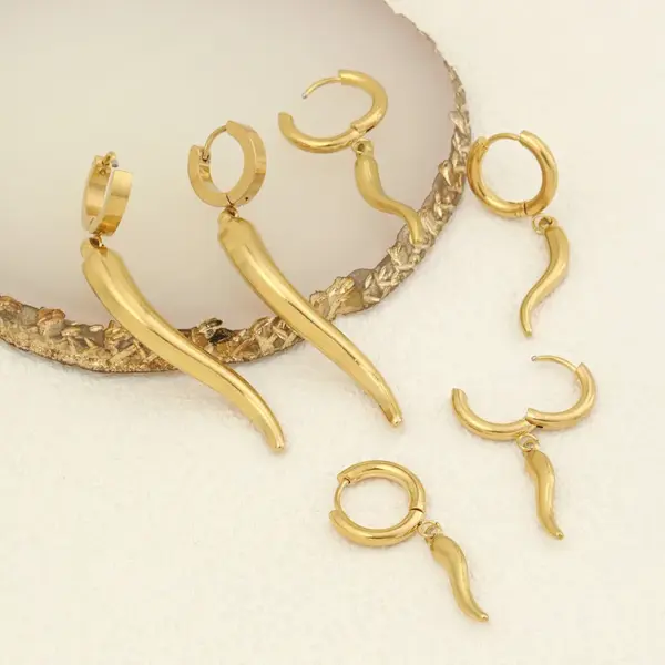 Wholesale PVD Coated 18K Gold Plated Stainless Steel Simple Style Waterproof Non Tarnish Drop Earrings