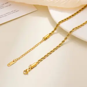 2mm Hemp Flowers Chain Bracelet / Gold