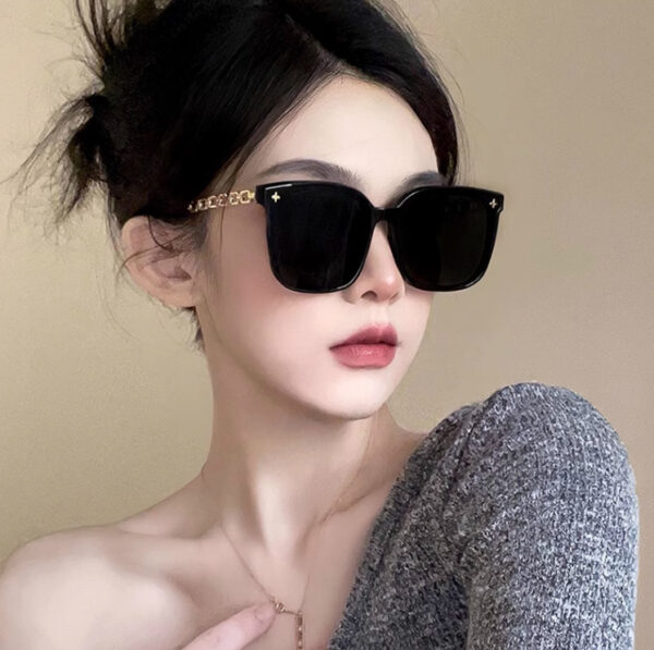 Wholesale High-grade sunglasses women's face small new chain leg star sunglasses big face slimming black free shipping