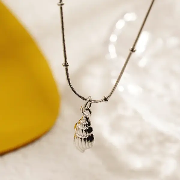 Wholesale PVD Coated Real Gold Plated 18K Gold Conch 304 Stainless Steel Beach Simple Style Waterproof Non Tarnish 304 Stainless Steel Pendant Necklace