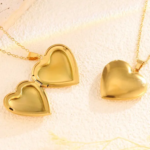 PVD Coated Real Gold Plated Heart Shape 304 Stainless Steel Simple Style Classic Waterproof Non Tarnish Pendant Necklace Locket