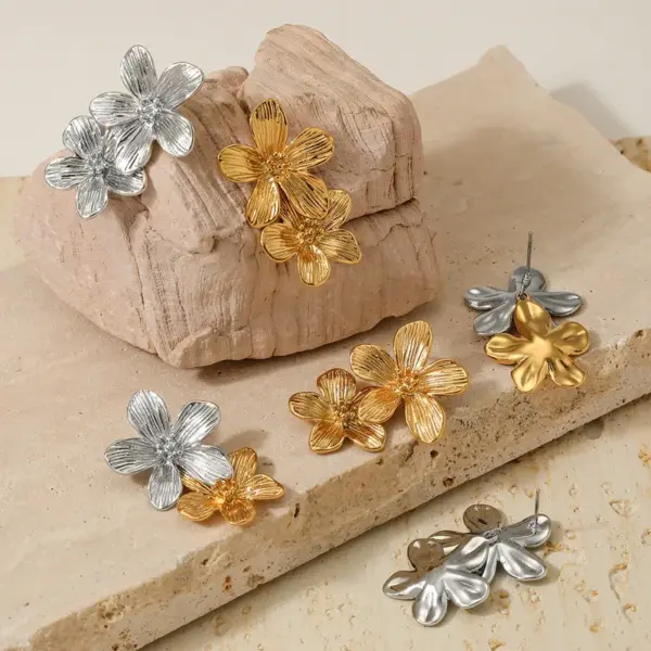 Wholesale PVD Coated Real Gold Plated 16K Gold White Gold Plated Gold Plating Flower 304 Stainless Steel Sweet Waterproof Non Tarnish Drop Earrings