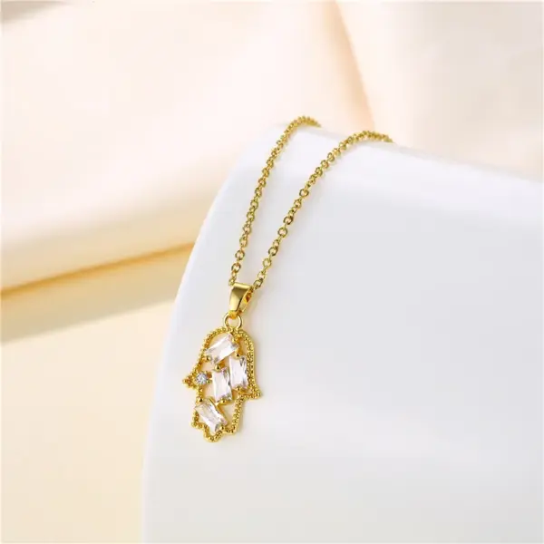 Wholesale Water Plating Vacuum Plating Real Gold Plated 18K Gold Sector Star Flower 304 Stainless Steel Titanium Steel Korean Style Waterproof Non Tarnish 201 Stainless Steel Lobster Trigger Clasp Closure Pendant Necklace