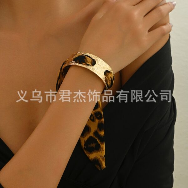 Wholesale ality Leopard Scarf Bracelet Golden Convex Bracelet