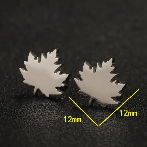 Wholesale PVD Coated 18K Gold Real Gold Plated Maple Leaf 304 Stainless Steel Simple Style Commute Waterproof Non Tarnish Ear Studs