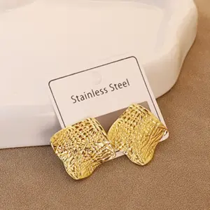 Gold / Average Size / Style 39