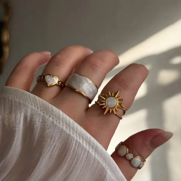 PVD Coated 18K Gold Plated Heart Shape 304 Stainless Steel Modern Style Commute Waterproof Non Tarnish Rings