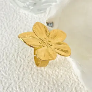Wholesale PVD Coated Real Gold Plated 14K Gold Flower 304 Stainless Steel Vintage Style Waterproof Non Tarnish Open Ring
