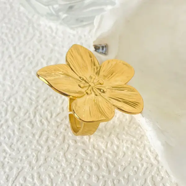 Wholesale PVD Coated Real Gold Plated 14K Gold Flower 304 Stainless Steel Vintage Style Waterproof Non Tarnish Open Ring