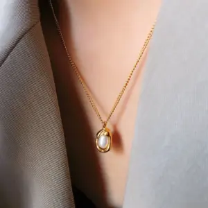 Wholesale PVD Coated Real Gold Plated 18K Gold Geometric 304 Stainless Steel Classic Style Waterproof Non Tarnish 304 Stainless Steel Pendant Necklace