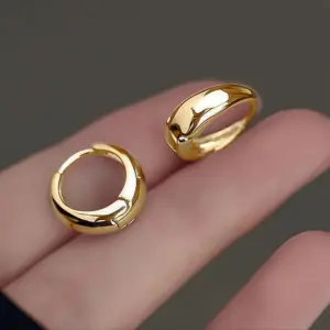Ion Plating (IP) 18K Gold Plated C Shape 304 Stainless Steel Sweet Classic Style Waterproof Non Tarnish Hoop Earrings