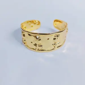 Gold / Average Size / Rose Bracelet