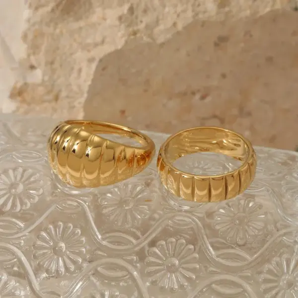 Wholesale 316 Stainless Steel Solid Color PVD Coated Stone-Free Real Gold Plated Casual Waterproof Non Tarnish Plating Gold Silver Rings