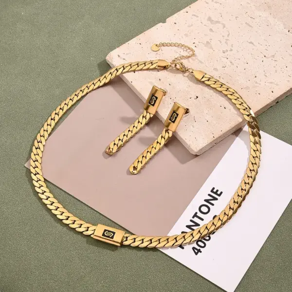 Wholesale Ion Plating (IP) 18K Gold Plated Square 304 Stainless Steel Casual Modern Style Sweet Earrings Necklace Jewelry Set