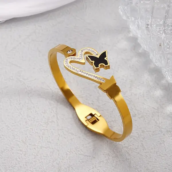 Wholesale Fashionable 304 Stainless Steel Bracelet With Vacuum Plating Inner Oven Process Imitation Pearl Flower Heart Butterfly Openable Design