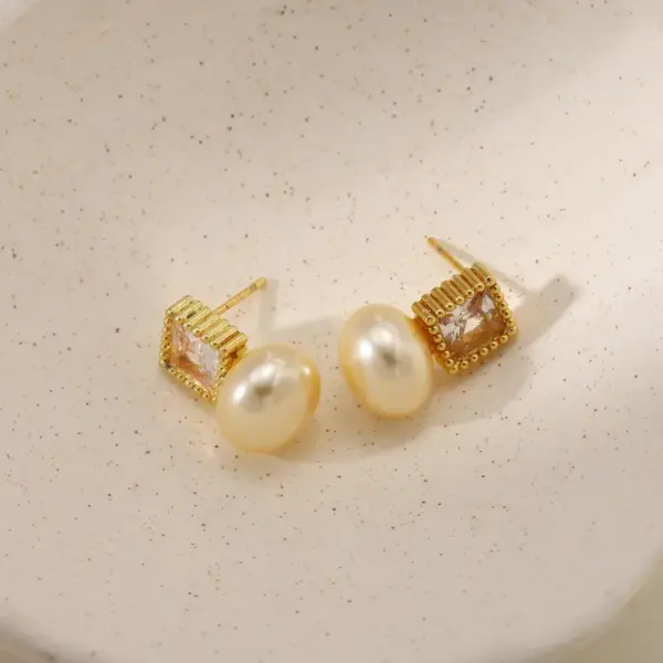 Wholesale Vacuum Electroplating (In Furnace) Plated 18K Real Gold 304316 Stainless Steel Imitation Pearl Zircon Female Style Minimalist Style Stud Earrings