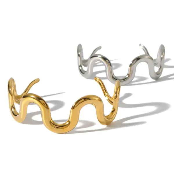 Wholesale Luxurious Classic Style Commute Wavy Solid Color 304 Stainless Steel 18K Gold Plated Bangle In Bulk